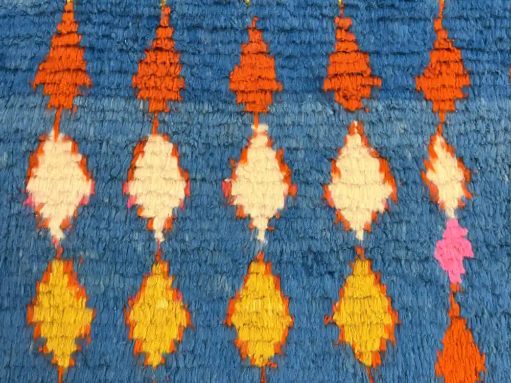 Motif coloré tapis berbère pas cher Azilal orange et blanc