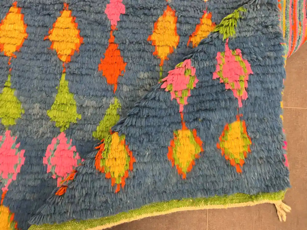 Revers du tapis Azilal pas cher aux tons vifs