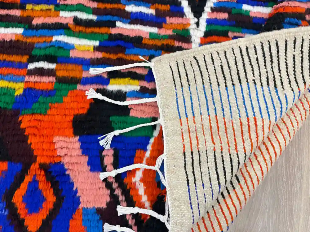 Texture et douceur de la laine naturelle du tapis Azilal