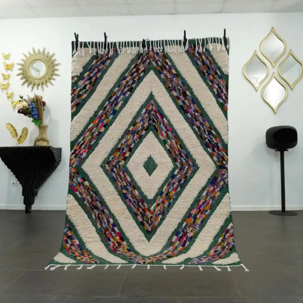 Tapis marocain moderne avec grand losange multicolore, style contemporain, tissé main au Maroc