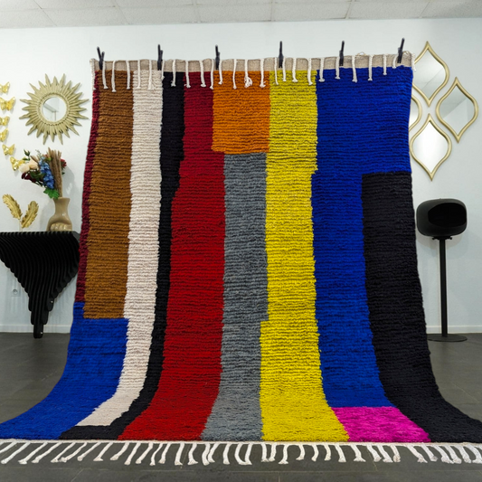 Vue d’ensemble du tapis berbère Azilal fait main en laine naturelle