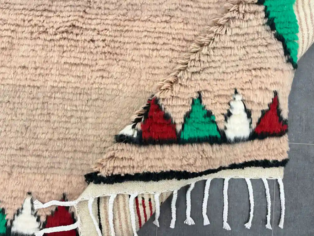 Tapis berbère Azilal en laine colorée, fait main, artisanat marocain authentique