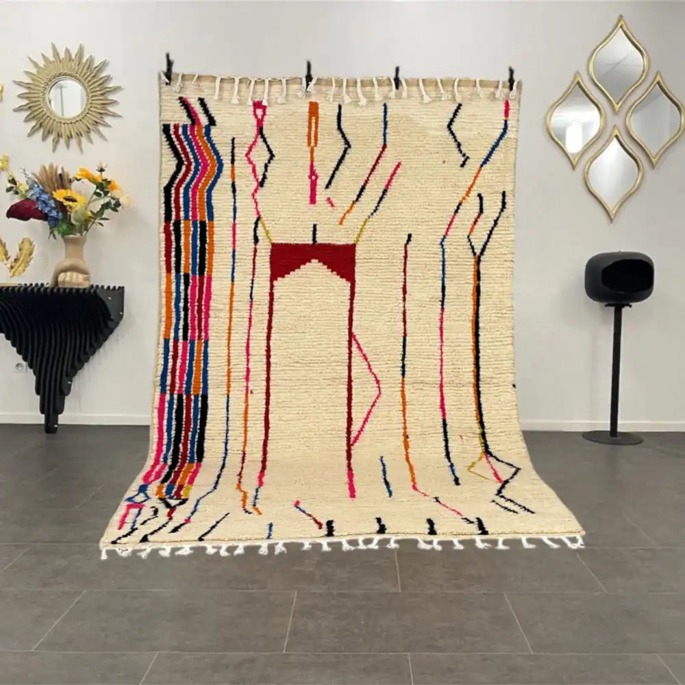 Vue entière du tapis Azilal haut de gamme en laine naturelle, motifs géométriques colorés et design berbère unique.