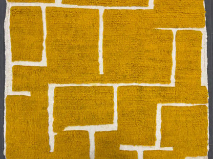 Zoom sur le milieu du tapis Beni Ouarain montrant les motifs géométriques tissés à la main.