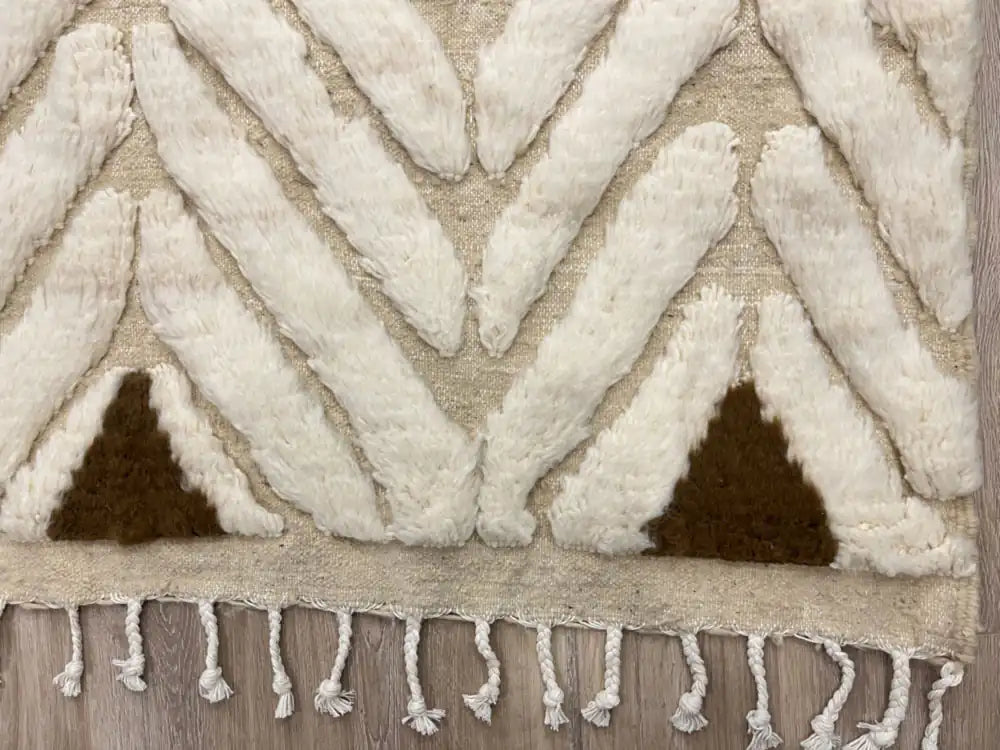 Bords d’un tapis Beni Ouarain fait main, artisanat marocain en laine naturelle