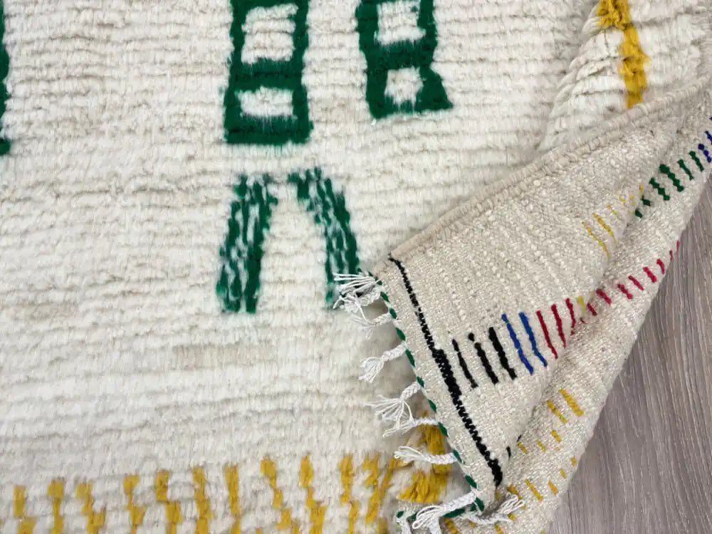 Détail tissage dos tapis berbère Azilal coloré