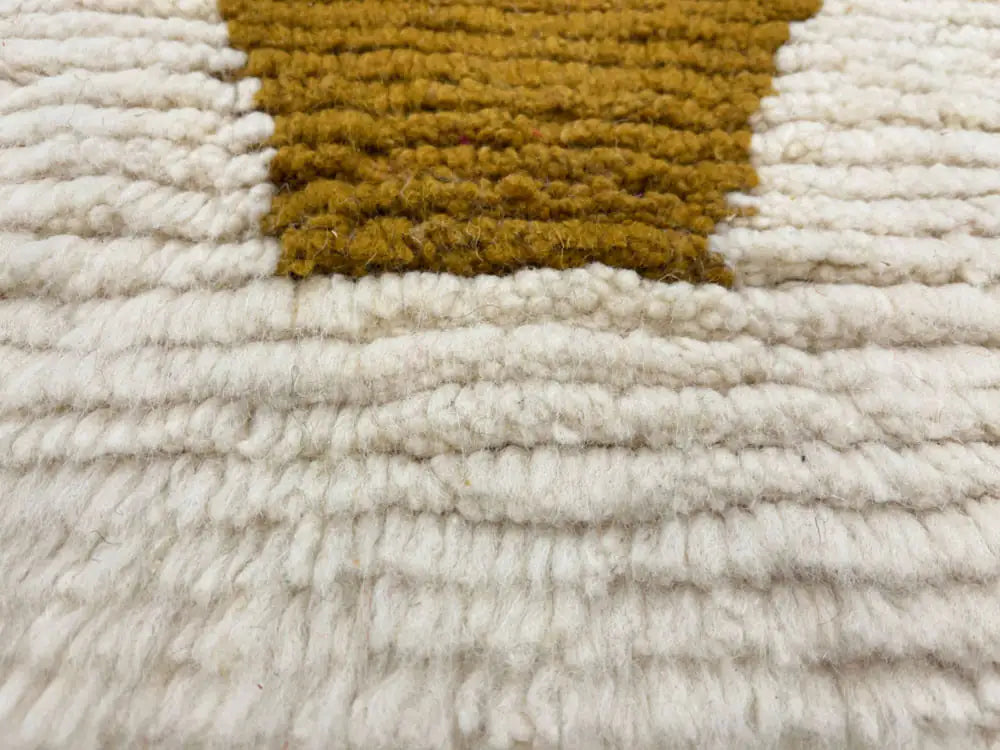 Détails de la laine d’un tapis berbère authentique, fait main