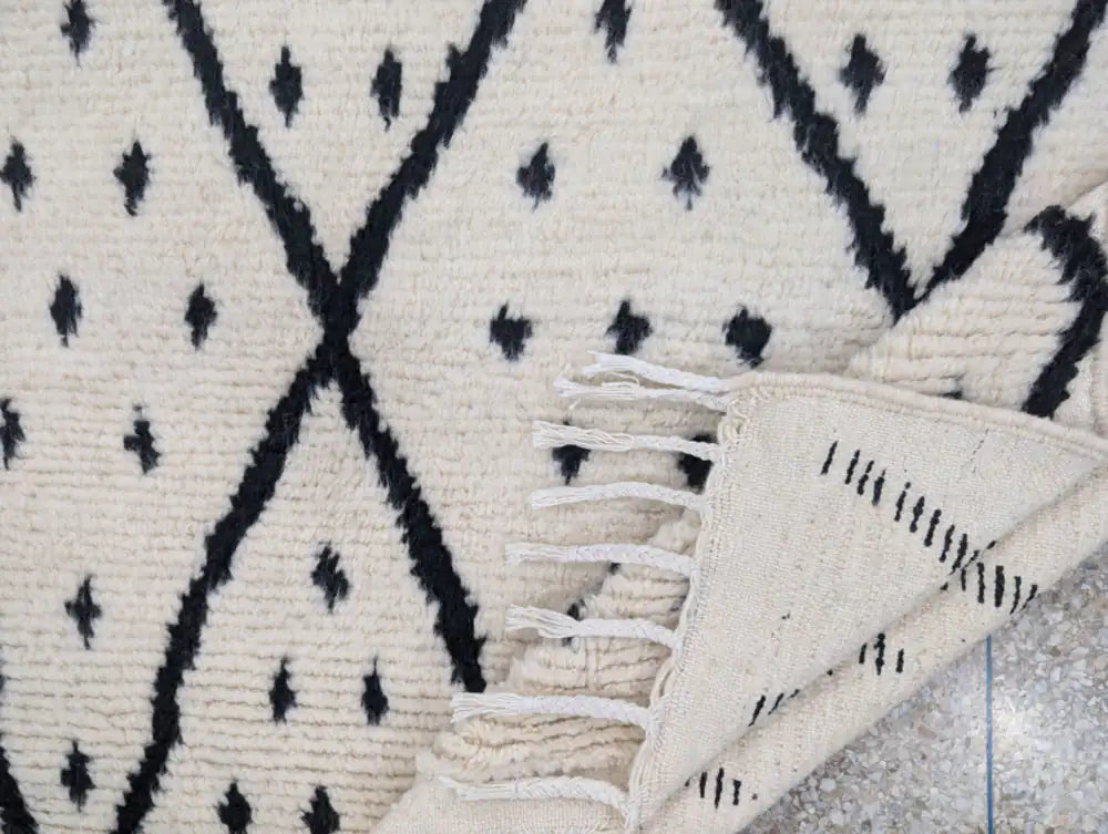 Tapis Beni Ouarain noir et blanc, décoration berbère authentique