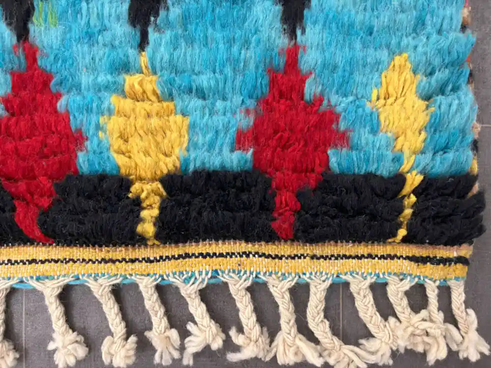 Finition franges tapis berbère Azilal coloré