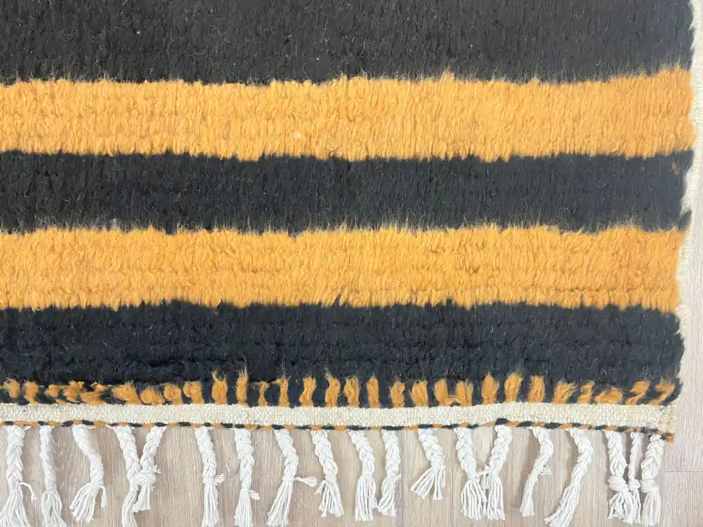 Franges d’un tapis Beni Ouarain fait main en laine naturelle