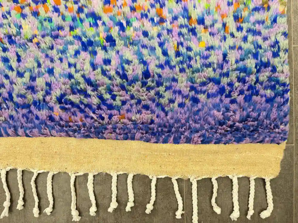 Franges d’un tapis Azilal vintage et authentique en laine naturelle