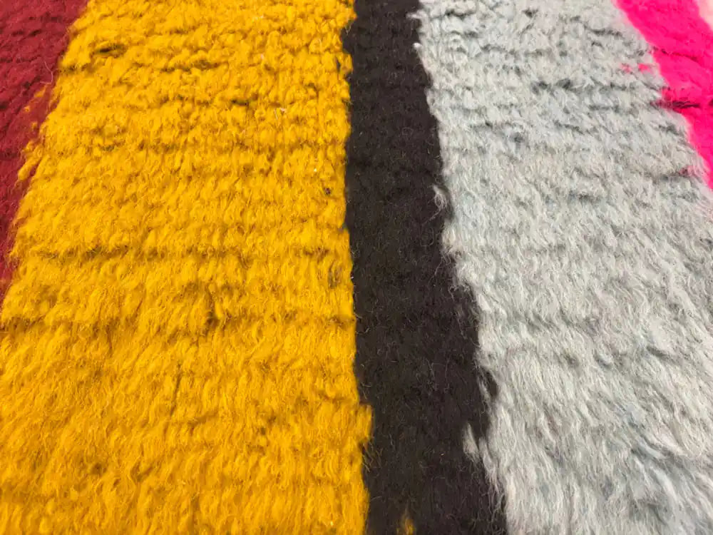 Motifs d’un tapis Azilal berbère marocain en laine naturelle