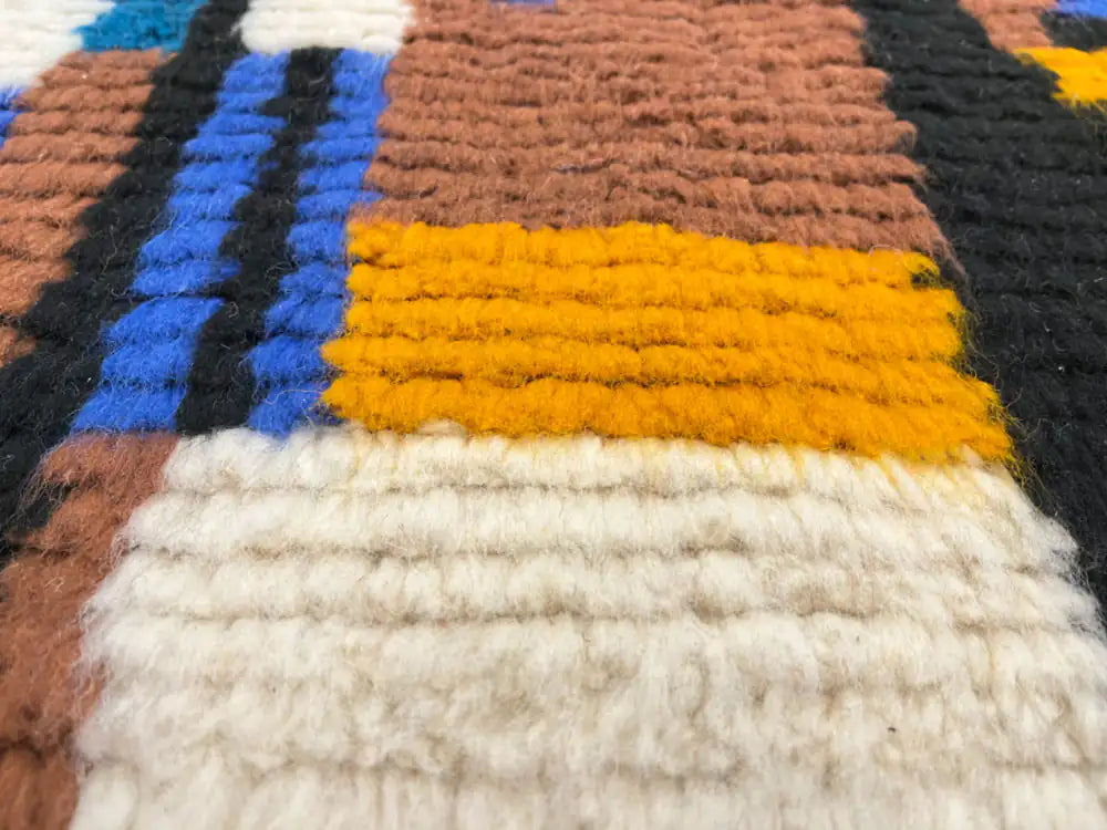 Tapis berbère Azilal en laine naturelle, fait main au Maroc, artisanat marocain authentique