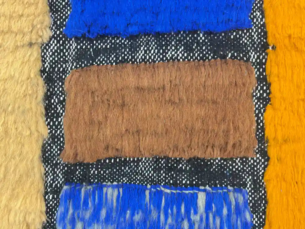 Laine naturelle douce et épaisse d’un tapis boujaad marocain