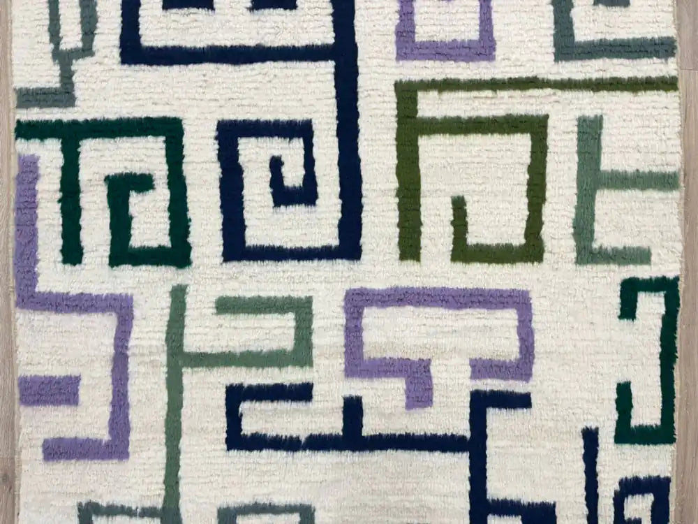 Détail des lignes d’un tapis Beni Ouarain en laine naturelle