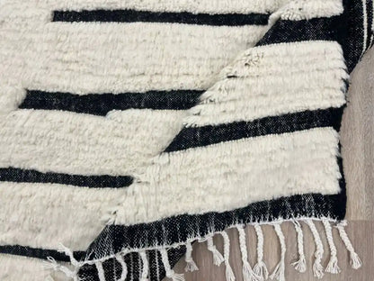 motifs géométriques tapis béni ouarain blanc