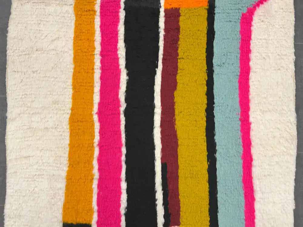 Motifs d’un tapis Azilal berbère marocain en laine naturelle