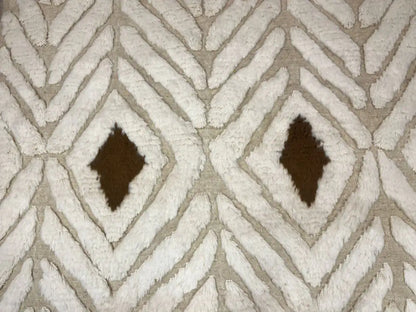 Motifs à lignes géométriques d’un tapis Beni Ouarain en laine naturelle