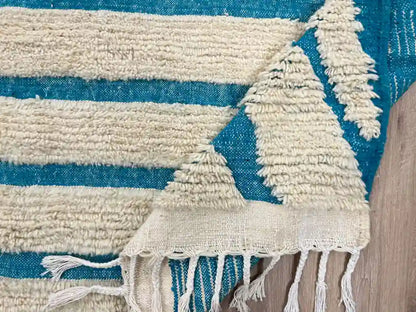 Tapis Beni Ouarain en laine naturelle – tapis tendance 2026 pour chambre ou salon