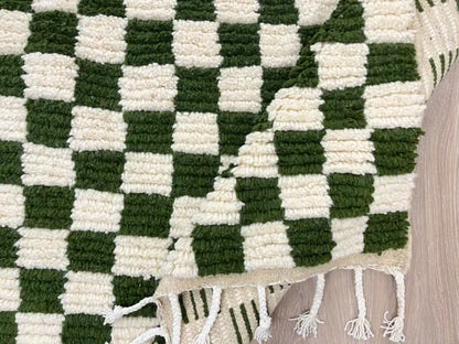 Pli d’un tapis berbère en laine naturelle authentique, fait main