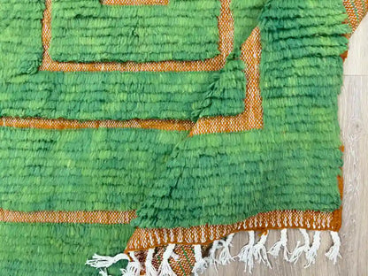 Pli d’un tapis berbère Beni Ouarain authentique en laine naturelle