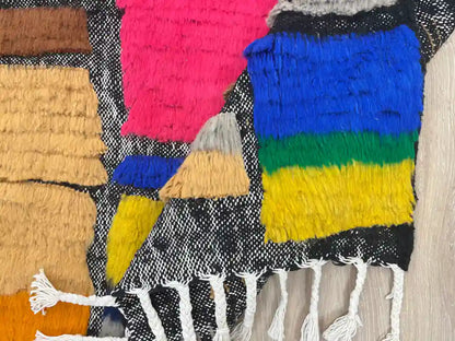 Revers d’un tapis boujaad rose multicolore berbère