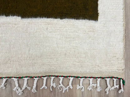 Franges tissées à la main du tapis Azilal berbère, finition artisanale et naturelle