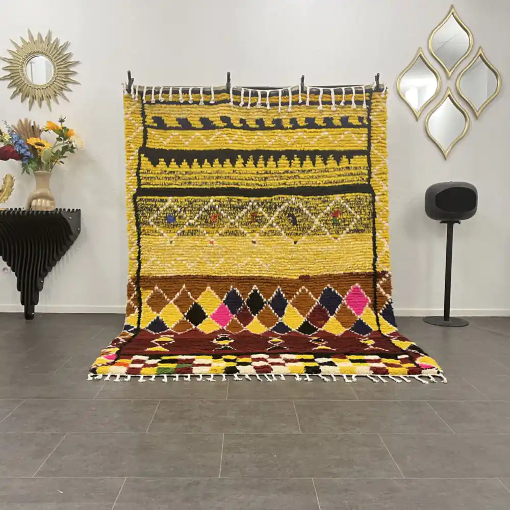 Tapis marocain moderne avec grand losange multicolore, style contemporain, tissé main au Maroc