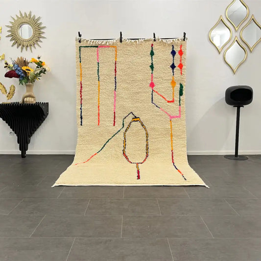 Tapis Beni Ouarain en laine naturelle avec motifs graphiques colorés, fait main au Maroc