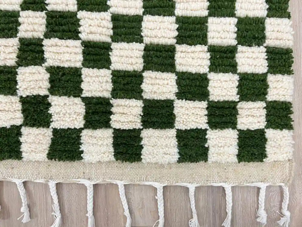 Franges faites main d’un tapis Beni Ouarain unique en laine naturelle