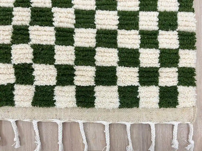 Franges faites main d’un tapis Beni Ouarain unique en laine naturelle