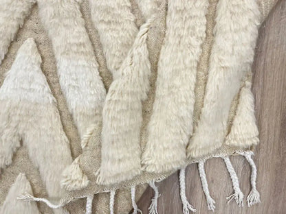 Tapis Beni Ouarain fait main en laine naturelle, artisanat du Haut Atlas marocain