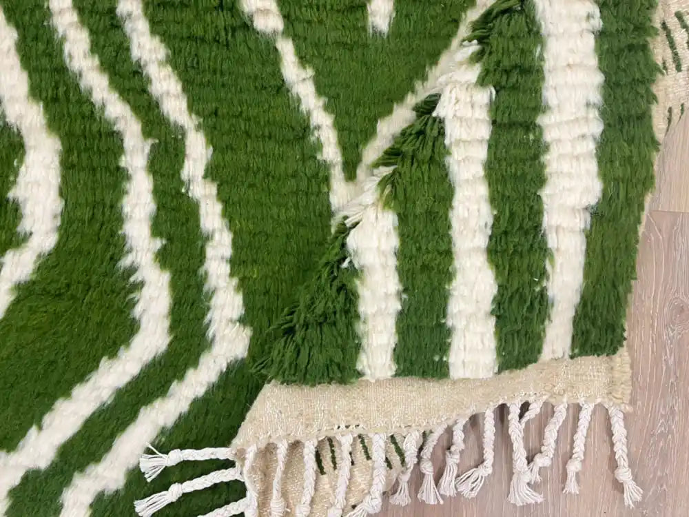 Revers du tapis Beni Ouarain vert montrant le tissage fait main, qualité authentique berbère