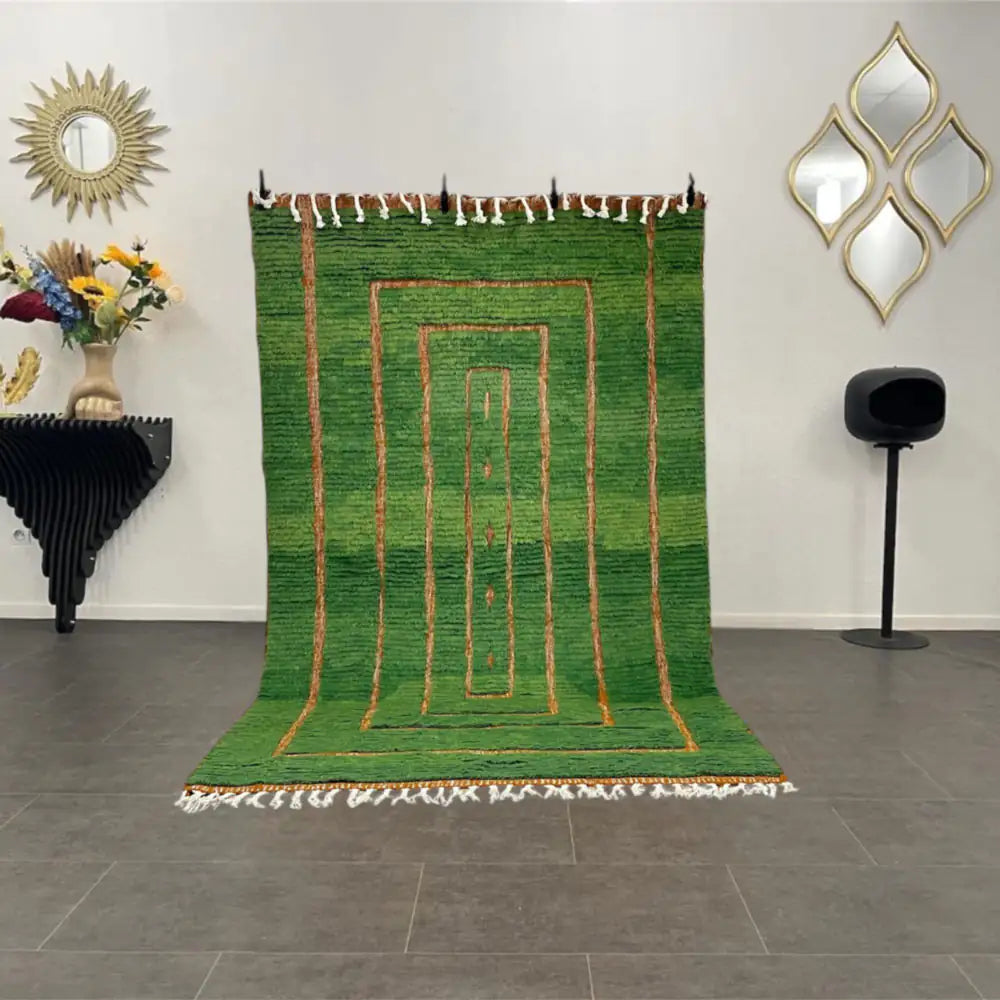 Vue d’ensemble d’un tapis Beni Ouarain vert en laine naturelle