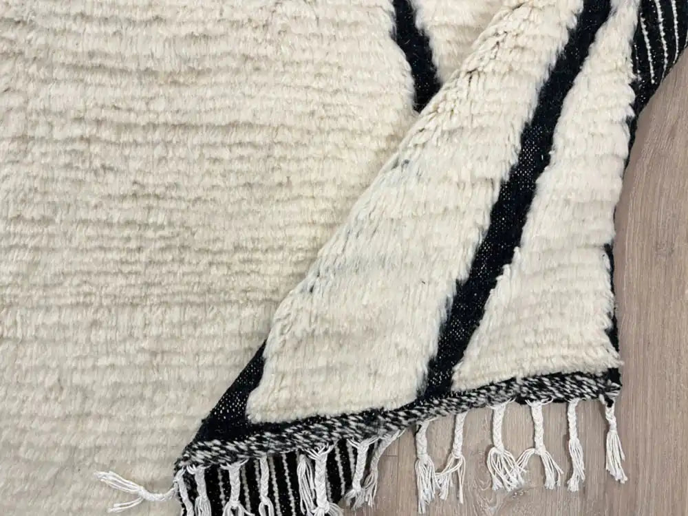 Tapis berbère Beni Ouarain en laine naturelle aux motifs colorés