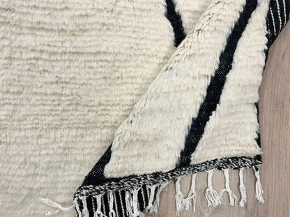 Tapis berbère Beni Ouarain en laine naturelle aux motifs colorés