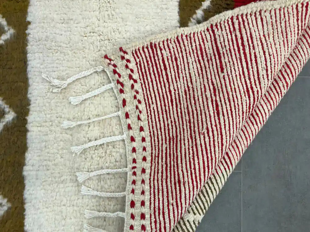 Dos du tapis berbère azilal montrant la finition artisanale et le tissage berbère traditionnel