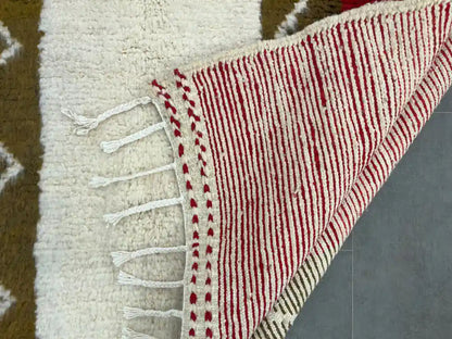 Dos du tapis berbère azilal montrant la finition artisanale et le tissage berbère traditionnel