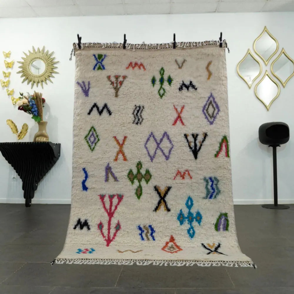 Tapis berbère Azilal en laine nouée à la main, motifs colorés traditionnels du Maroc