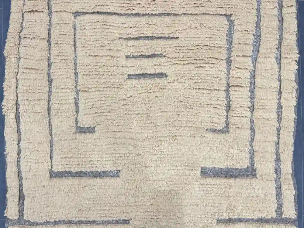 Détail du tapis berbère Beni Ouarain en laine naturelle fait main au Maroc.