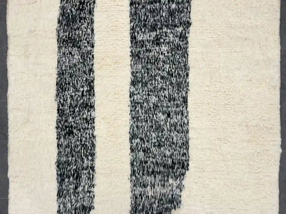 Tapis berbère Beni Ouarain blanc en laine naturelle de mouton, tapis marocain traditionnel fait main, artisanat authentique du Maroc