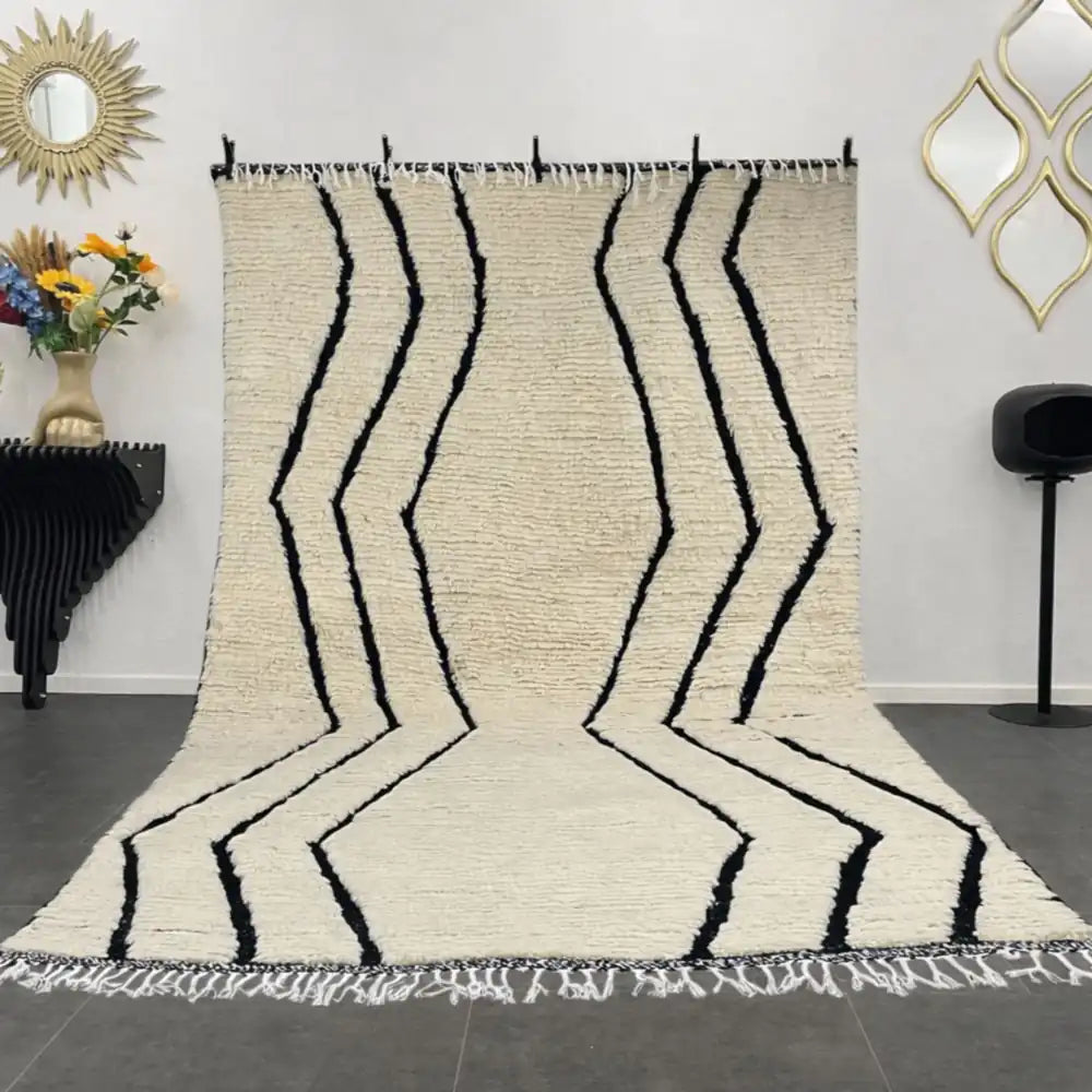 Tapis berbère Beni Ouarain en laine naturelle avec motifs colorés, fait main au Maroc