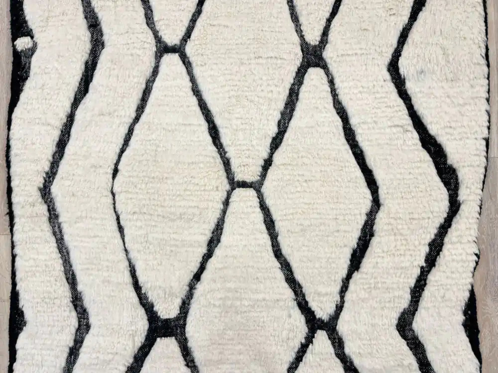 Détails d'un tapis berbère en laine fait main authentique