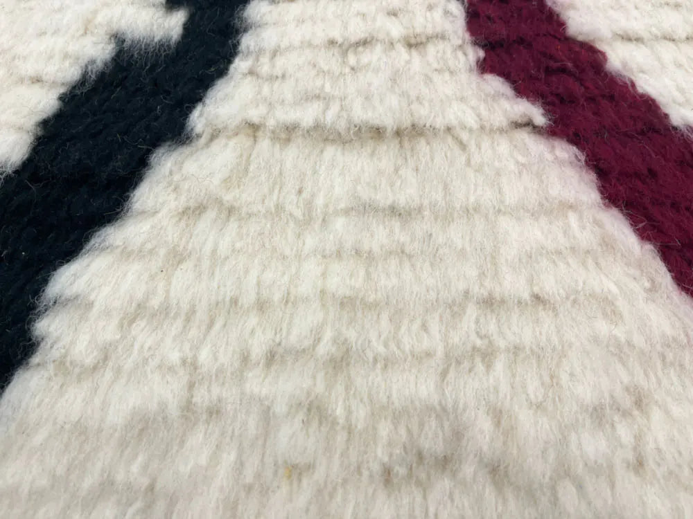 Tapis Azilal berbère authentique en laine naturelle, fait main au Maroc