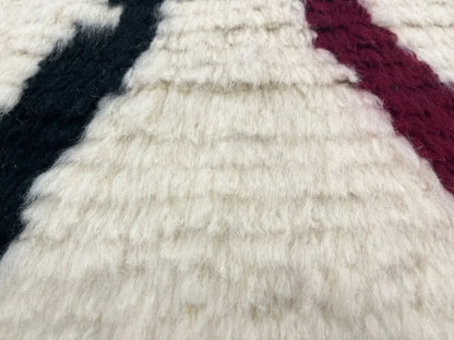 Tapis Azilal berbère authentique en laine naturelle, fait main au Maroc