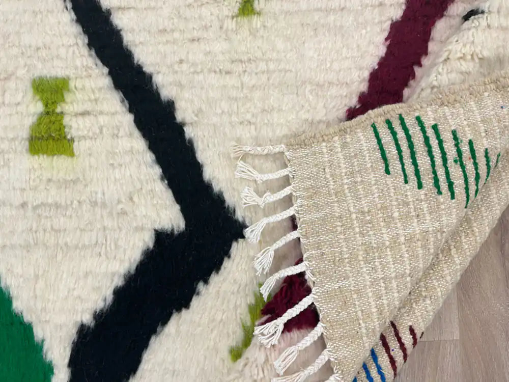 Tapis berbère Azilal authentique en laine naturelle, fait main au Maroc