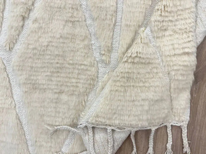 Revers d’un tapis berbere pas cher, montrant le tissage artisanal au dos