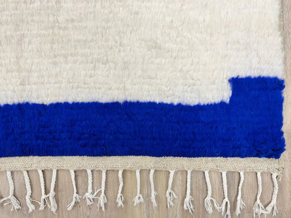 tapis berbère en laine dans salon moderne