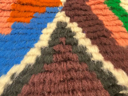 Détail motifs géométriques tapis Azilal marocain