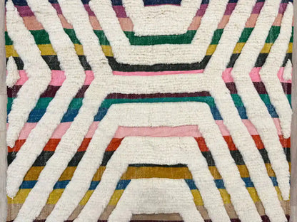 Tapis marocain Beni Ouarain détail des motifs géométriques colorés en laine naturelle